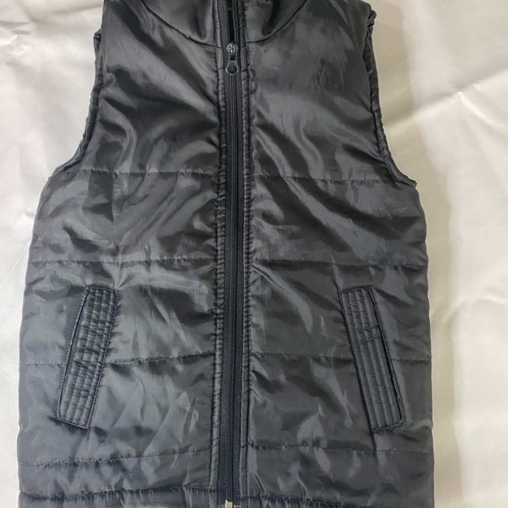 Batman boys puffer vest.  Size 5/6
